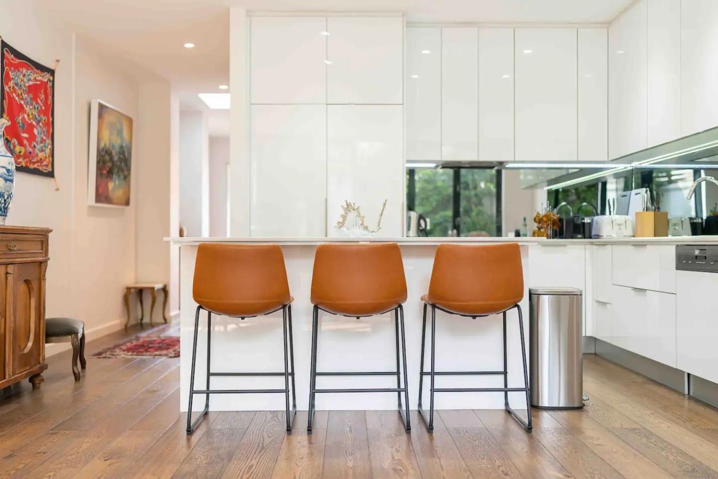 Sophisticated Art Deco In The Heart Of Toorak Holiday home *