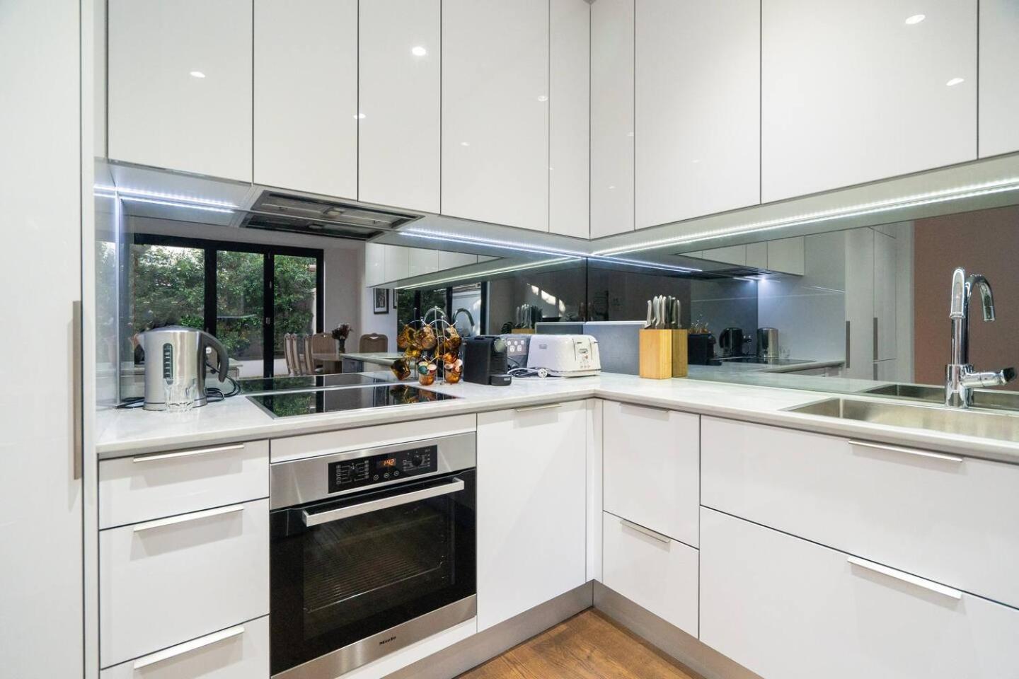 Holiday home Sophisticated Art Deco In The Heart Of Toorak Melbourne